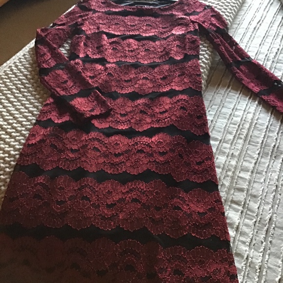 Lace dress - Picture 1 of 5